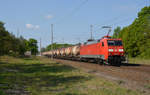 152 083 schleppte am 17.05.20 einen Kesselwagenzug durch Burgkemnitz Richtung Wittenberg.