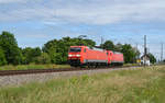 152 075 und 152 008 rollten am 21.06.20 als Lokzug durch Braschwitz Richtung Halle(S).