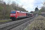 Am heutigen Mittag um 12:41 Uhr kommt der Audizug von der 152 035-4 gezogen durch Neckargerach gen Heidelberg.