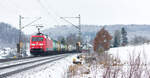 152 026 mit Containerganzzug (KT) am 11.12.2021 bei Urspring in Richtung Ulm fahrend.