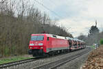 Einen Audizug am Haken kommt die 152 020 am Mittag des 19.12.2022 durch Neckargerach gen Heidelberg gefahren, hier ist sie am Bauhof abgelichtet worden.n