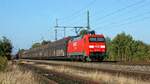 DB Schenker Rail 152 104 mit Volvo-Logistikzug nach Gent Zeehaven (Diepholz, 30.09.2012).