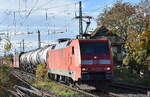 DB Cargo AG, Mainz mit ihrer  152 131-9  (NVR:  91 80 6152 131-9 D-DB ) und einem Kesselwagenzug am 07.11.23 Vorbeifahrt Bahnhof Magdeburg Neustadt. Viele Grüße an den Tf.!!!
