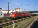 152 060 und eine Schwestermaschine mit einem leeren Kohlezug am 14.08.2007 in Regensburg.