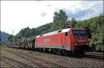 Und wieder was  gutes  aus dem Gegenlicht;-( 152 089 hat den CSQ 60061  AUDI-Express , von Emden nach Ingolstadt Nord, am Haken und strebt bei Plettenberg Richtung Sden. (05.06.2008)
