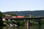 Mit dem umgeleiteten FIR 51589 von Seelze RBF nach Kornwestheim berquert 152 012 am 05.07.08 bei Neckargemnd Altstadt den Neckar.