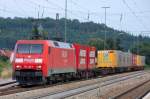  Hol dir was du brauchst : Farbenfroher Kurz-Zug mit Umzugscontainern, gefhrt von 152 126-9, am oberen Ende der Geislinger Steige, Fahrtrichtung Stuttgart, Talfahrt.