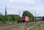 152 143 mit halbbesetztem Containerzug bei Thngersheim im Maintal. Am 21.8.2008 hatte sie kurz zuvor Wrzburg hinter sich gelassen und nimmt Kurs auf Aschaffenburg.