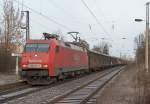 Anstelle einer 189 kam die 152 089-9  Railion  am 22.12.04 duch den Bf Halle-Ammendorf gebrettert.