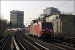 152 110 bringt einen Containerzug von Billwerder nach Kiel.