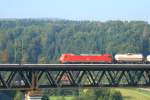 152 150 mit ein Gterzug auf der Brcke bei Beratzhausen.21.09.07