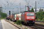 Gegen Mittag fuhr am 30. Mai 2009 die 152 150-9 mit ihrem Containerzug durch den Bahnhof Mnchen Heimeranplatz