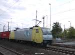 Durchfahrt ITL BR152 am 26.10.2009 in Dresden-Reick mit Containerzug in Richtung Dresden-Friedrichstadt 