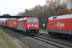 185 243-3 und 152 026-1 begegnen sich bei Fulda mit ihren Gz am 07.11.2009