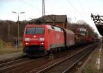 152 100 zieht am 28.11.09 einen Gterzug durch Leipzig-Leutzsch Richtung Grokorbetha.