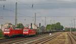 152 129-3 mit einem Gz Richtung Aachen-West neben der 185 262-3 die Lz Richtung Kln unterwegs ist, hier auf hhe des Abstellbahnhofs in Aachen Rothe-Erde 11.8.09