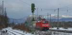 Ja, wenn die Sonne gnstig steht und klare Sicht ist, haben wir hier auch recht nette Bergmotive mit 152 153-3 als schmckendes Beiwerk. Aufgenommen am 30.01.2010 in Eschwege West.