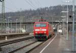 Was fr eine Nummer: 152 152-5, welche ich am 20.2.2010 im Bahnhof Plochingen aufnehmen konnte, zieht hier gerade einen Gterzug durch eben jenen Bahnhof Richtung Ulm.