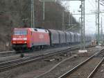 152 065-9 rast hier mit einem Stahlrollenzug durch durch den Bhf Stolberg in Richtung Aachen-West.