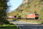 152 083-3 kam mit einem Gemichtem GZ durch Linz Kasbach gefahren Unterhalb der Erpeler Ley  21.10.2010