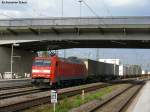 152 143 mit dem Hellmannzug bei der Durchfahrt in Regensburg, 11.08.2010