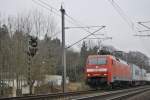 152 161 - 6 mit langem Gterzug am Haken in Richtung Bremen.