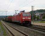 152 104 durchfhrt am 14.Juni 2011 mit einem kurzen gemischten Gterzug den Bahnhof Kronach Richtung Lichtenfels.