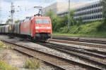 Eine BR 152 078-2 von Railion kommt mit einem Coilzug aus Richtung Kln und fhrt in Aachen-West ein bei Sonne.
18.6.2011