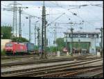 DB 152 016 passiert mit einem Containerzug den Gbf Kln-Gremberg (11.09.2011)