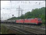 DB 152 073 und 152 116 mit einem langen Kesselwagenzug in Kln-Gremberg (11.09.2011)