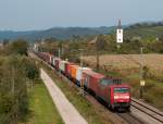 152 082-4 am 25. September 2011 mit Containern bei Denzlingen.