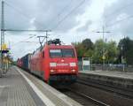 152 023 durchfhrt am 12.Oktoberr 2011 mit einem Containerzug den Bahnhof Sarstedt Richtung Kreiensen.