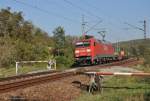 152 105 am 17.10.2011 mit Containerzug bei Saaleck