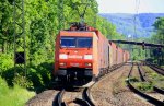 152 069-1 von Railion kommt mit einem Gterzug durch Rhndorf(am Rhein) aus Richtung Koblenz und fhrt in Richtung Kln und weiter nach Aachen-West bei Sonnenschein am 13.5.2012.