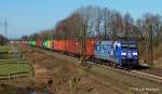 152 135-0  ALBATROS  passiert am 25.03.12 mit einem Containerzug die Ortschaft Grevelau bei Winsen (Luhe) Richtung Lneburg.