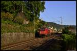 152 053-5 mit einen Kesselwagenzug bei Kaub im Rheintal. Foto am Abend des 12. August 2012