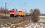 Mitte Mrz 2013 war DBSR 152 114 mit einem Containerzug nrdlich von Elze (Leine) (KBS 350) auf dem Weg Richtung Sden.