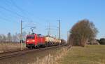 152 120-2 fuhr am 02.04.2013 mit einem gemischten Gterzug von Emden nach Osnabrck, hier in Vllenerfehn.