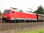 152 128-5 fhrt mit ihrem Gterzug in Richtung Bebra (Fulda). Ohne  Hoheitszeichen  sieht die Lok irgendwie etwas  strange  aus...