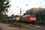 152 021-2 DB kommt aus Richtung Kln,Aachen-Hbf mit einem langen Containerzug aus Verona(I) nach Antwerpen-Combinant(B) und fhrt in Aachen-West ein am einem schnem Sommerabend und in der Abendstimmung am 3.9.2013.