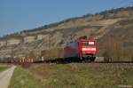 152 057-6 mit einen Containerzug Richtung Würzburg bei Thüngersheim am 11.03.14.