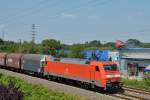 152 010-5 passiert mit ihrem Güterzug am 31.07.2014 das CentrO Oberhausen.