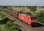 152 012 mit Gterzug Richtung Freiburg (Brsg) am 13.05.2011 zwischen Auggen und Mllheim (Baden)