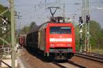 152 058-4 DB Schenker in Hochstadt/ Marktzeuln am 04.05.2012. (Bild entstand vom Ende des Bahnsteigs.)