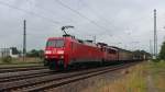 152 117-8 und die kalte 155 065-6 fahren am 24.06.2015 mit dem GA 52804 (Mosel - Braunschweig Rbf) über die Olzmannbrücke in Zwickau.