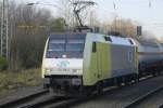 152 196 von ITL mit Kesselwagenzug in Dormagen (26.11.15).