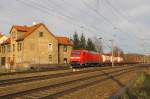 DB 152 061-8 mit einem gemischten Güterzug Richtung Eisenach, am 05.12.2015 in Erfurt-Bischleben.