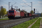 152 048-3 ist am 12.04.16 mit einen gemischten Güterzug bei Thüngersheim von Würzburg komment unterwegs.