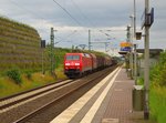 152 119-4 mit einem Mischer am Haken, hier ist sie am 30.6.2016 bei der Durchfahrt in Allerheiligen zu sehen.