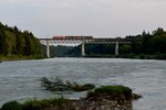 Am Abend des 09. August 2014 konnte eine unbekannte Lok der Baureihe 152 mit dem werktäglichen EZ nach Rosenheim auf der Grosshesseloher Brücke fotografiert werden.